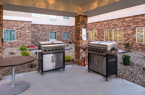 Pecos Condo | King Suite. Free Breakfast. Pool. Gym. Great for Business Travelers!