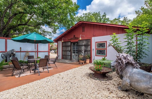 Comfort Apartment | Kooyah! An African Retreat at Downright Comfort!
