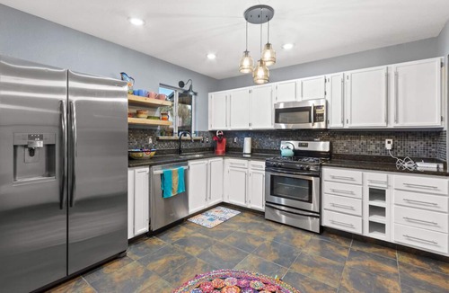 El Paso House | La Casita Experience, Sleeps 12, Hot Tub Jacuzzi