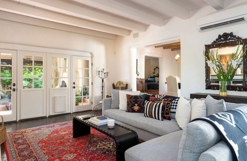 Historic Eastside House | La Joya Escondida, Deck, Views, WIFI, Grill