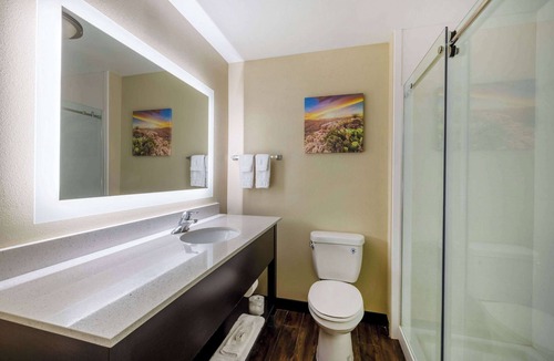 Artesia Hotel | La Quinta Inn & Suites by Wyndham Artesia