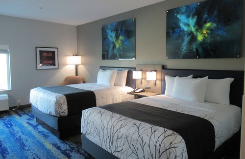 White Rock Hills Hotel | La Quinta Inn & Suites by Wyndham Dallas/Fairpark