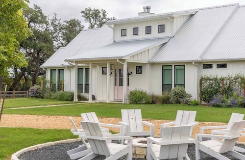 La Grange House | Laid-Back Luxury | Grill+Screened In Porch+Firepit