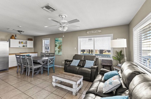 Galveston House | Laid-back Sea Isle Retreat: Hot tub, Fenced Yard, Dogs Welcome!