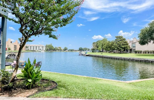 Walden on Lake Conroe Condo | Lake Conroe Retreat – Relaxing Lake Views - Fish & Swim - Ground Floor