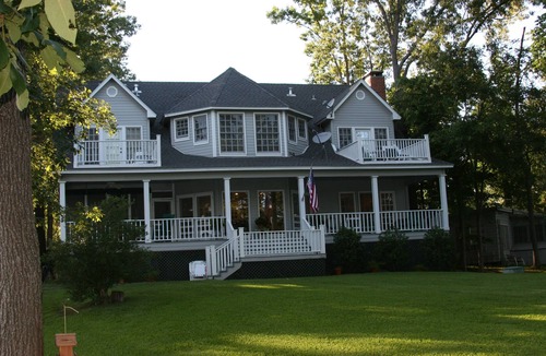 Long Branch House | Lake Front Huge Verandas New Appliances w/Paddleboard Jon Boat electric motor