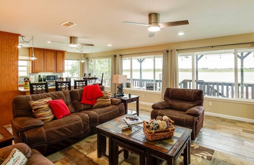 Dennis House | Lake Granbury Fishing Escape w/Dock & Kayaks!