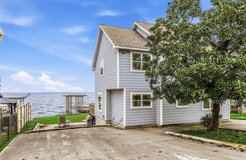 Onalaska House | Lake Hideaway with Incredible Lake Views