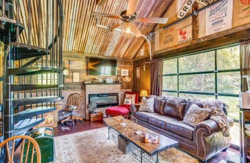 Wood County House | Lake Holbrook Waterfront Vacation Rental w/Dock!