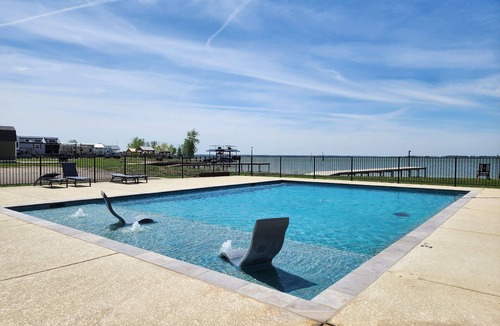 Kerens RV Rental | Lake Life 145 @ Peninsula Point