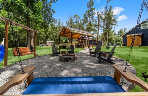 Livingston House | Lake Livingston Retreat, Firepit, Game Room