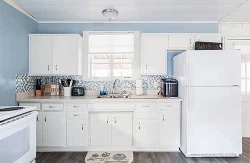 Oatmeal Cabin | Lake Travis Cabin | Swim Cove + Wine Trail Stay