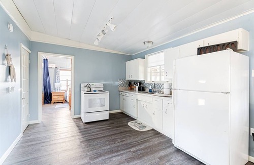 Oatmeal Cabin | Lake Travis Cabin | Swim Cove + Wine Trail Stay