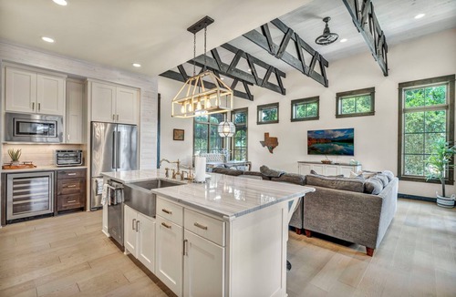 Spicewood Cottage | Lake Travis Home in Resort Community "The Reserve". Boats, kids & pets welcome!
