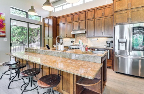 Leander House | Lake Travis House w/Private Dock, Pool & Hot Tub!