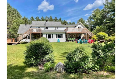 Frontenac Ski Chalet | Lakefront Chalet on Lac Mégantic | 4-Season Hot Tub