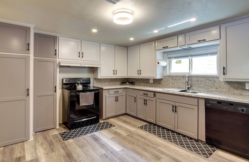 Wellborn Cottage | Lakefront College Station Home Near Texas A & M!