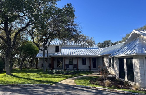 Fort Worth House | Lakefront farmhouse. Private dock. Gated 2+ ac. Eagle Mtn Lake, Fort Worth, TX