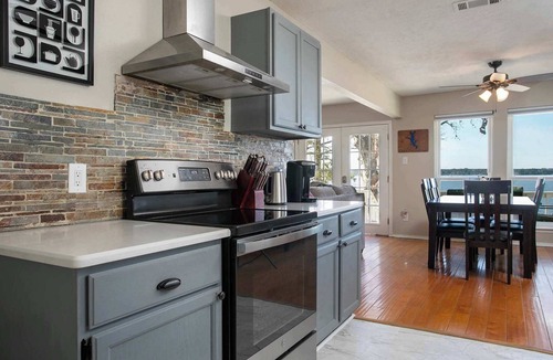 Flint House | ‼️Lakefront Home w/Dock, BBQ in Peaceful Flint