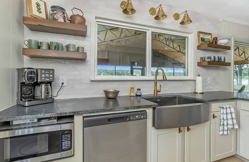 Homer House | Lakefront Retreat; HUGE Screen Porch; Fully Renovated in 2026; Cooking Porch