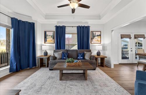 Kemp House | Lakefront Villa 5BR w Private Pool Boat Parking Golf and Tennis
