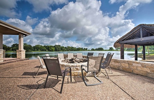 Lissie Villa | Lakefront Wallis Ranch w/Private Beach & Patio!