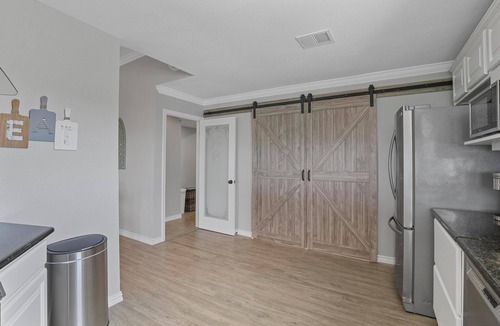 The Colony House | LakeHouse, Private Pool, Hot Tub/Spa, Putting Green, LakeView, Firepit and more!