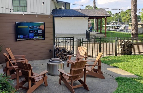 Mabank House | Lakehouse Retreat With 140' Open Water & Amazing Views - Sleeps 12