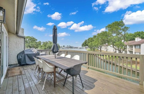 Walden on Lake Conroe House | Lakeside Getaway ☀️ Quiet Canal - Park Your Boat - 4 Bed Townhouse by EverSan Cooper Getaways