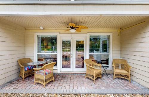 Riverside House | ‘Lakeside Getaway’ w/Patio on Lady Bird Lake