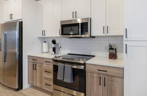 Garland Apartment | Landing | Amazing 2BD, Clubhouse, Gym