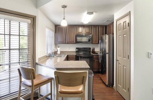 Garland Apartment | Landing | Chic 2BD, Gym