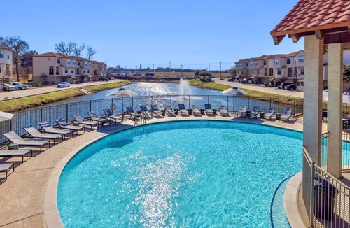 Garland Apartment | Landing | Chic 2BD, Gym
