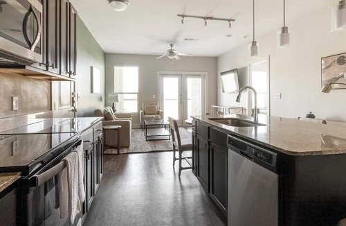 Gruene Apartment | Landing | Modern 1BD, Gym, Pool