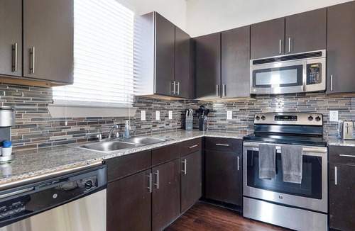 Waco Apartment | Landing | Modern 1BD, Gym