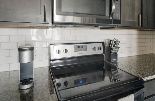 Baytown Apartment | Landing | Modern 2BD in Eastpoint