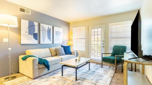 Albuquerque Apartment | Landing Modern Apartment with Amazing Amenities (ID6628X19)