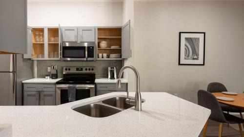 Falconhead Apartment | Landing Modern Apartment with Amazing Amenities (ID3426X15)