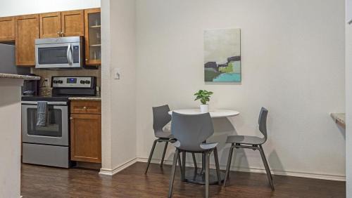 Falconhead Apartment | Landing Modern Apartment with Amazing Amenities (ID3101)