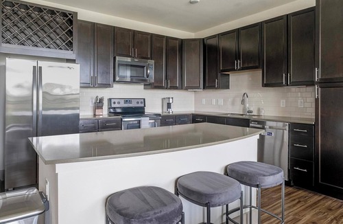 Klein Apartment | Landing | Spectacular 2BD, Gym, Clubhouse