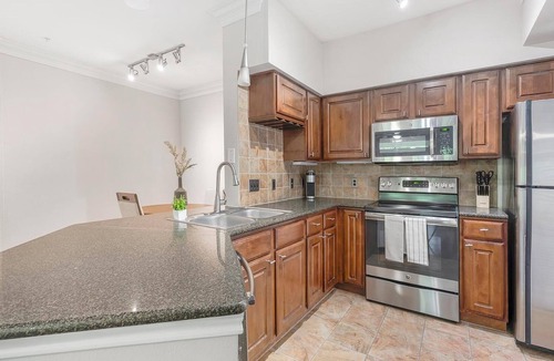West Oak Hill Apartment | Landing | Stunning 1BD, Gym