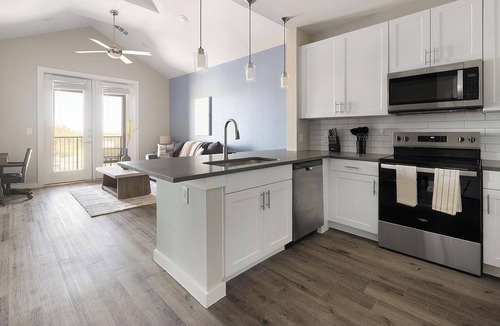 Salado Apartment | Landing | Stunning 1BD, Gym, Clubhouse