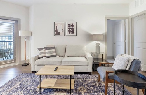 Haltom City Apartment | Landing | Stunning 2BD, Courtyard, Yoga Studio