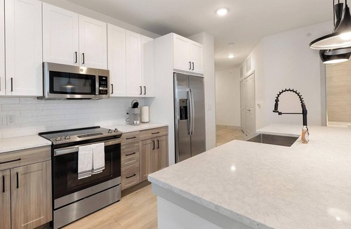 Garland Apartment | Landing | Stunning 2BD, Gym, Clubhouse