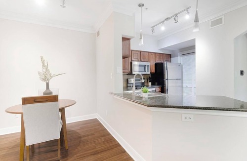 West Oak Hill Apartment | Landing | Stylish 1BD, Gym