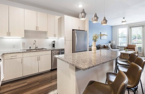 West Dallas Apartment | Landing | Stylish 1BD in Kessler Park