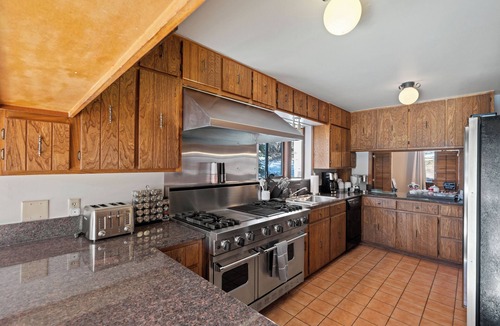 Durango House | Large 5 Bedroom 4 bath + hot tub 15 minutes to Purgatory or Durango 4 King beds