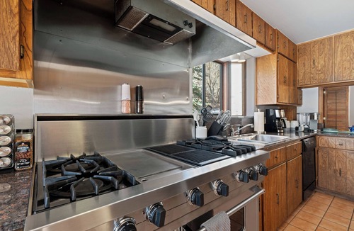 Durango House | Large 5 Bedroom 4 bath + hot tub 15 minutes to Purgatory or Durango 4 King beds