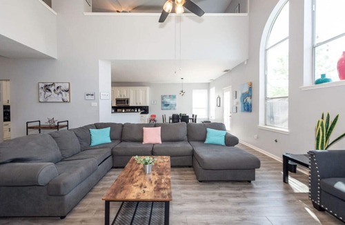 Barker House | Large 7BR Houston Oasis w/Heated Pool, Spa & BBQ
