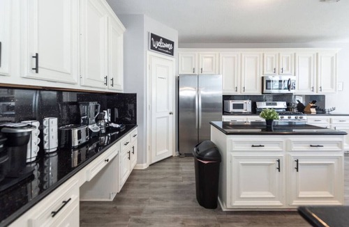 Barker House | Large 7BR Houston Oasis w/Heated Pool, Spa & BBQ